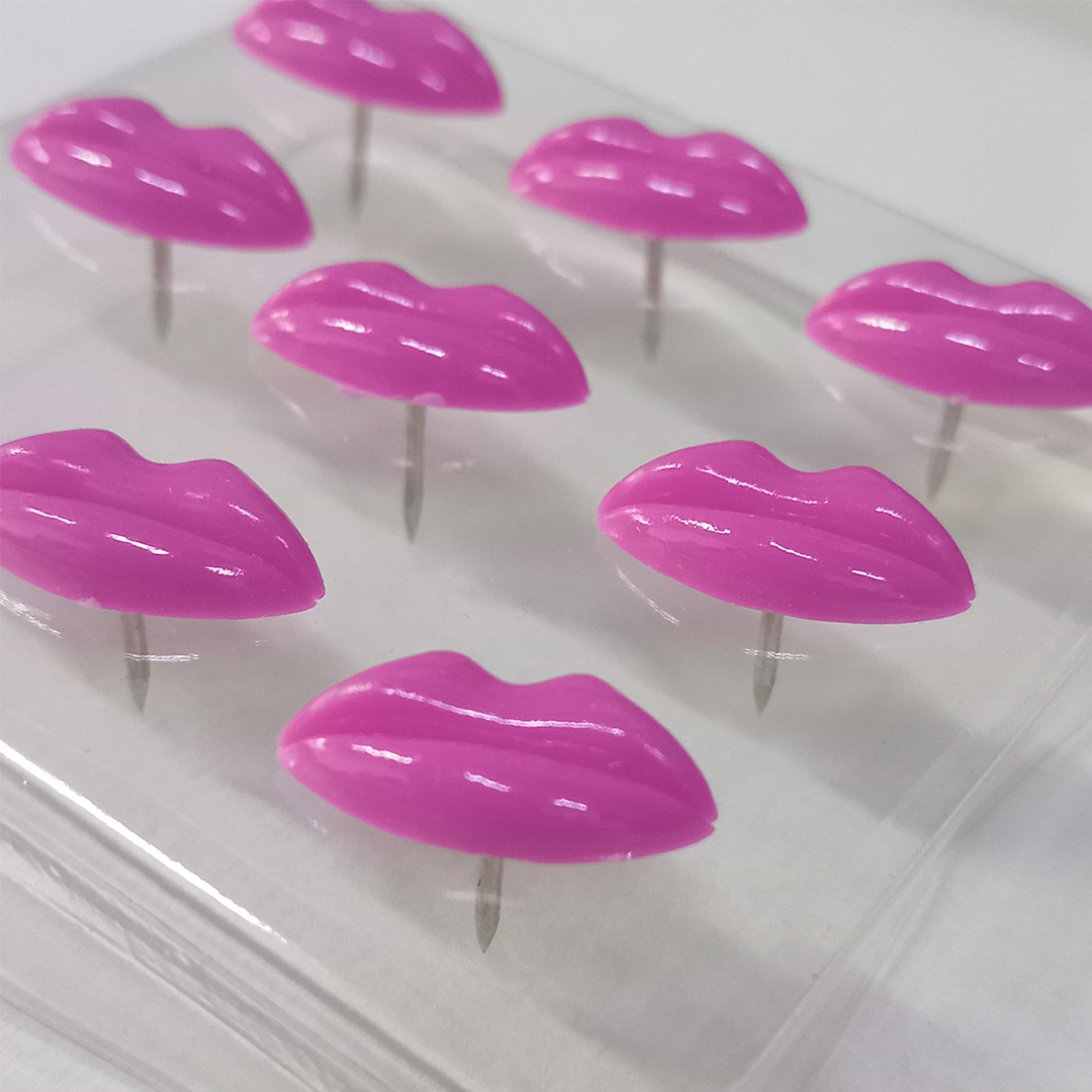  PINS MOOVING LIPS X 9